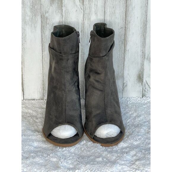 𝅺Bella Marie Olive Green Suede Peep Toe Booties 9 NEW - Picture 2 of 9